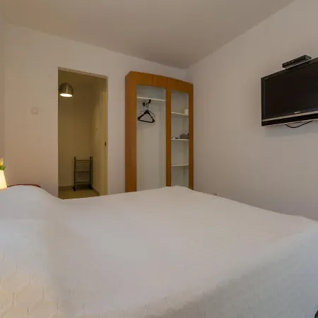 Azzaro Apartment *