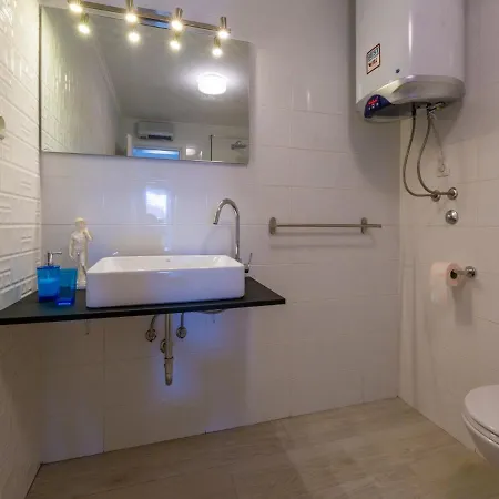 Azzaro Apartment