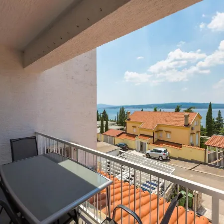 Azzaro Apartment