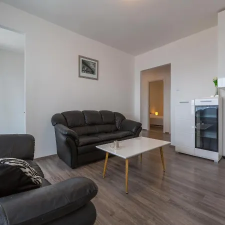 Apartment Azzaro *