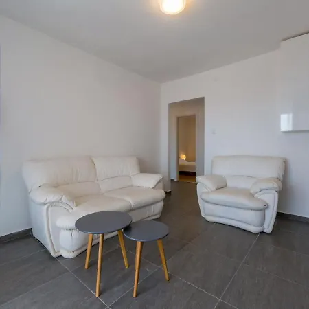 Azzaro Apartment Crikvenica