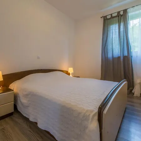 Azzaro Apartment