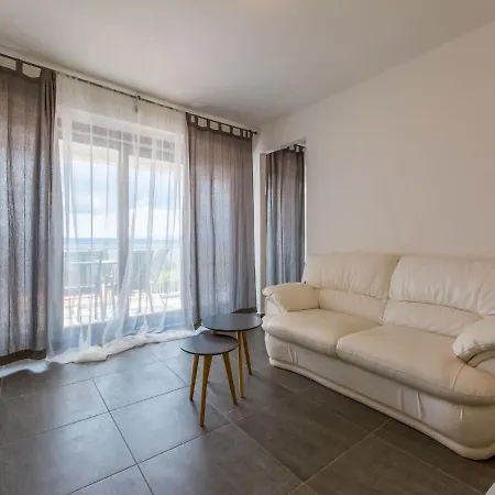 Apartment Azzaro