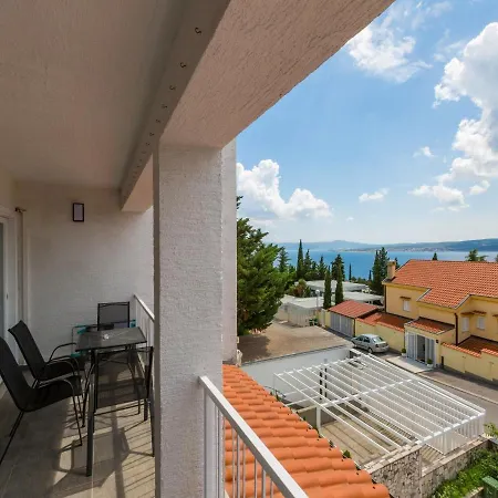 Azzaro Apartment *