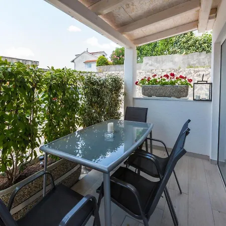 Azzaro Apartment