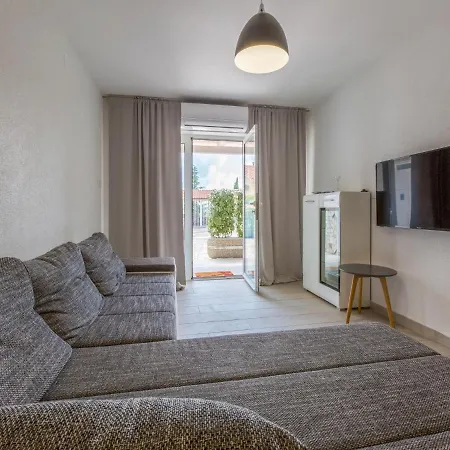 Azzaro Apartment
