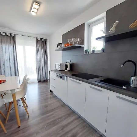 Azzaro * Crikvenica